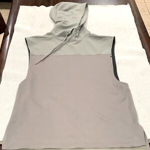 🔹Lululemon Muscle Motion Sleeveless Hoodie..